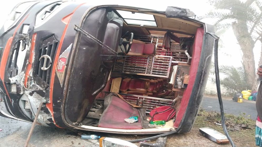 গুরুদাসপুরে সড়ক দুর্ঘটনায় দুইজন নিহত