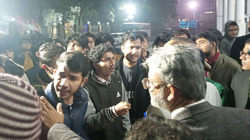 ঢাবি উপাচার্যের সঙ্গে বাগ্‌বিতণ্ডা, ৪ ছাত্রদল নেতাকে শোকজ