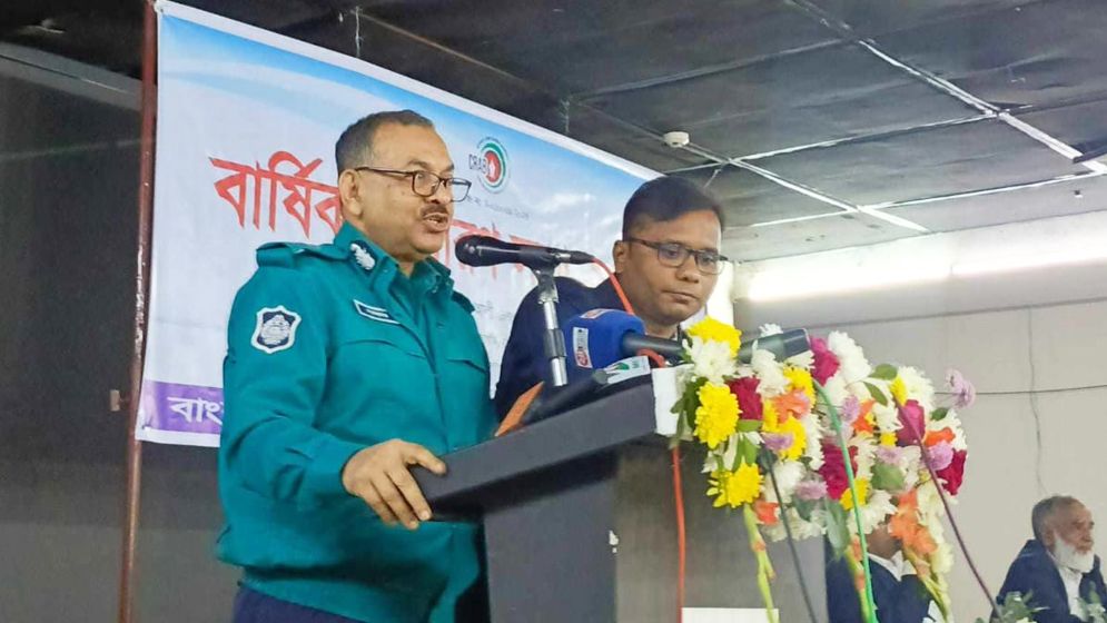 মোবাইল ও ব্যাগ নিজ দায়িত্বে নিরাপদে রাখুন : ডিএমপি কমিশনার