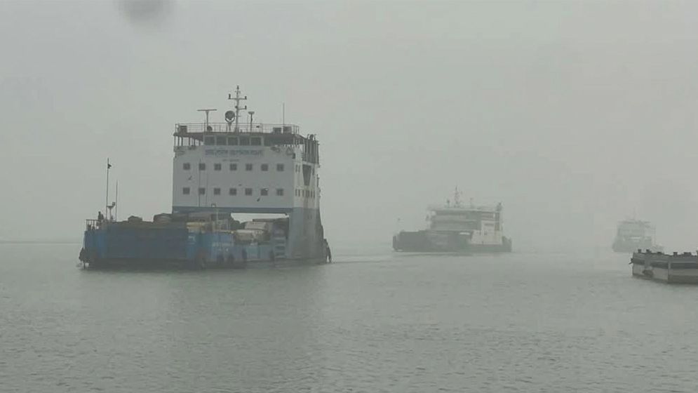 দৌলতদিয়া-পাটুরিয়া নৌরুটে ফেরি চলাচল বন্ধ