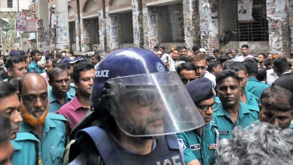 ফের রিমান্ডে সাবেক মেয়র আতিক