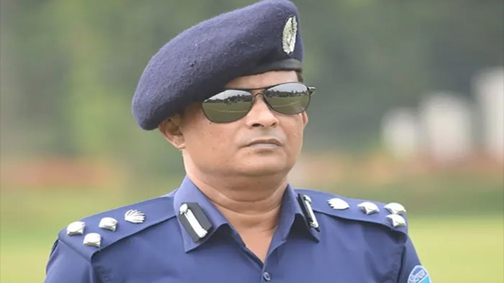 স্ত্রীসহ সাবেক ডিএমপি কমিশনার গোলাম ফারুকের দেশত্যাগে নিষেধাজ্ঞা