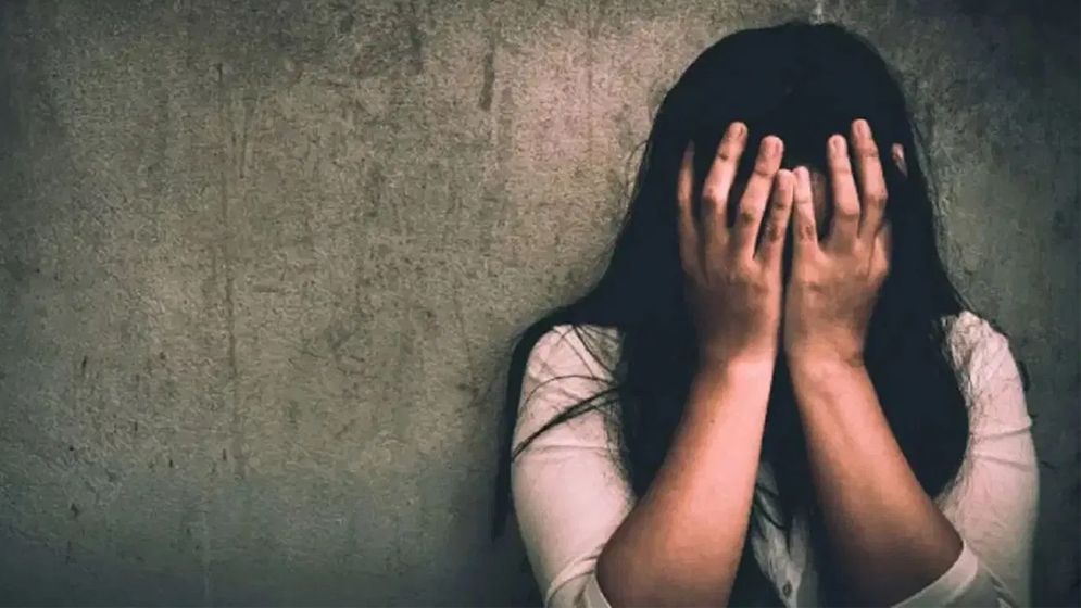 রাস্তার পাশ থেকে কিশোরীকে তুলে নিয়ে সংঘবদ্ধ ধর্ষণ