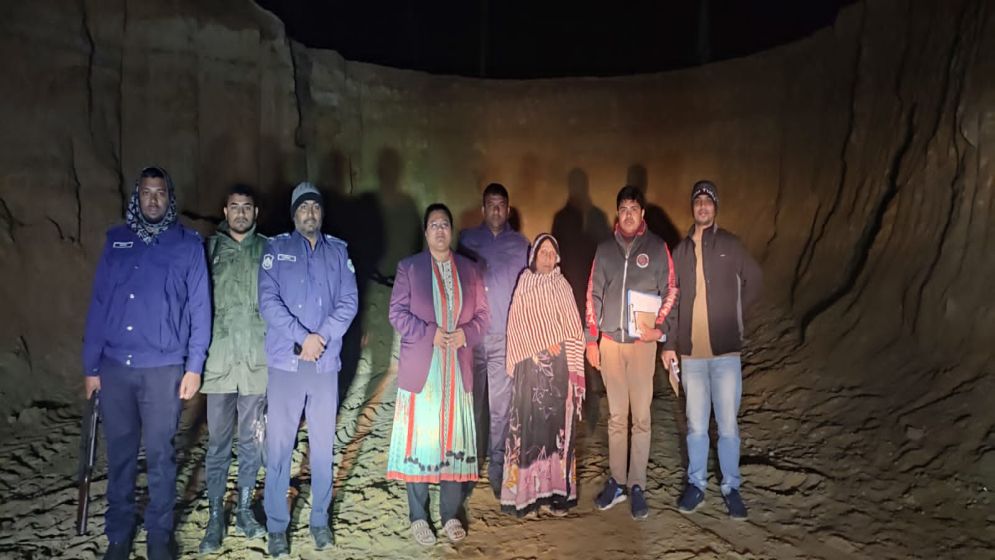রাতের আঁধারে চলছিল পাহাড় কাটা, জরিমানা ৩ লাখ