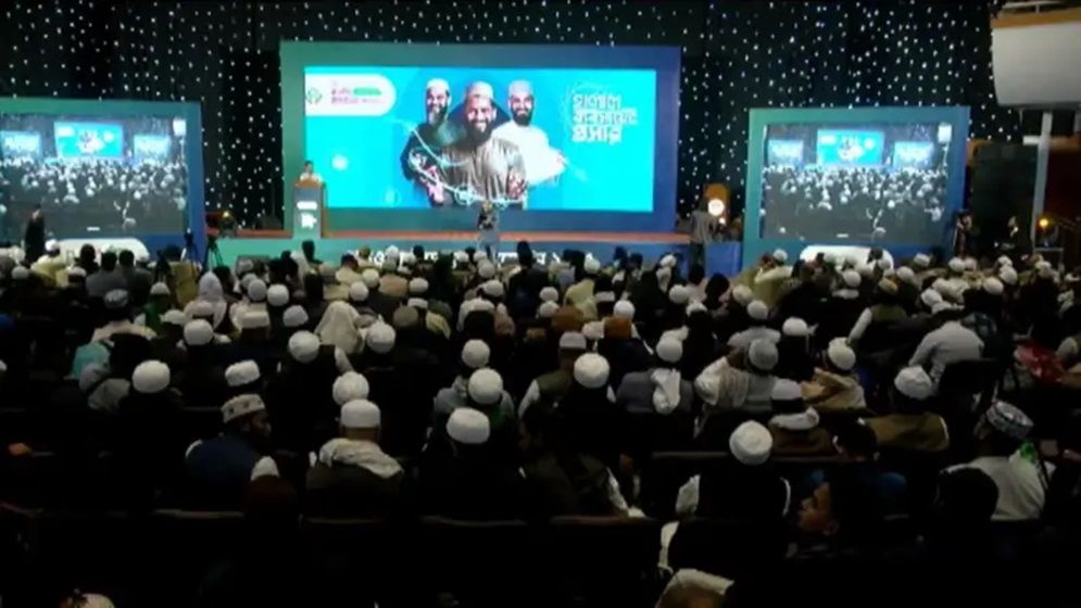 ধর্ম উপদেষ্টার অনুষ্ঠানে নারী সাংবাদিককে প্রবেশে বাধা, কী ঘটেছিল সেখানে?