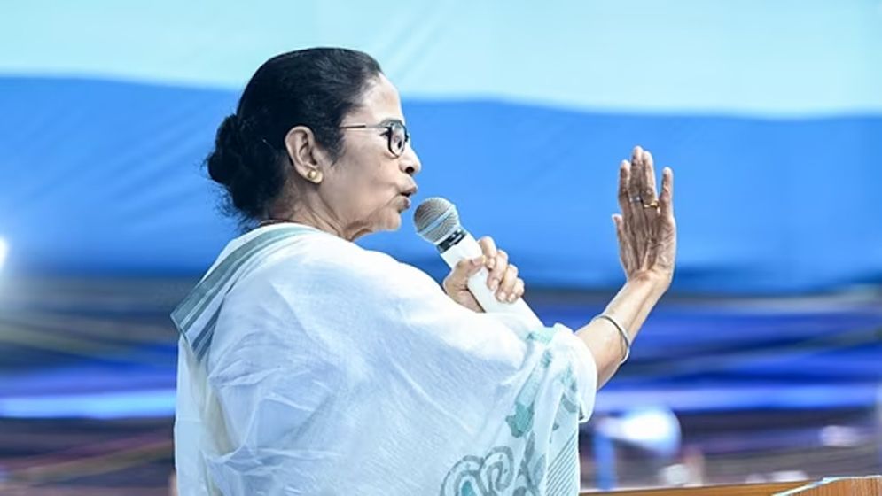 পশ্চিমবঙ্গকে অস্থিতিশীল করতে বাংলাদেশিদের প্রবেশ করাচ্ছে বিএসএফ: মমতা  