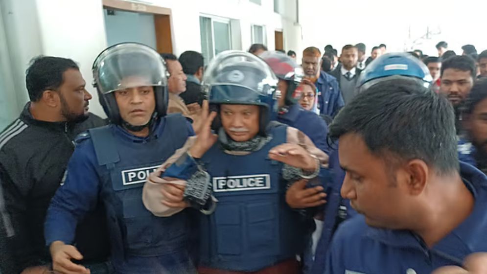 রিমান্ড শুনানিতে যে দাবি করলেন সাবেক রেলমন্ত্রী
