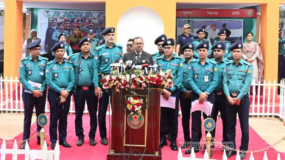 আওয়ামী লীগের কর্মসূচি ঘিরে কোনো শঙ্কা দেখছি না: ডিএমপি কমিশনার