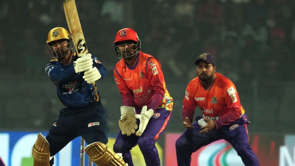 রেকর্ড গড়ে অবশেষে জয়ের দেখা পেল ঢাকা