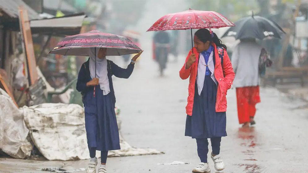 তীব্র শীতের মধ্যে বৃষ্টির আভাস