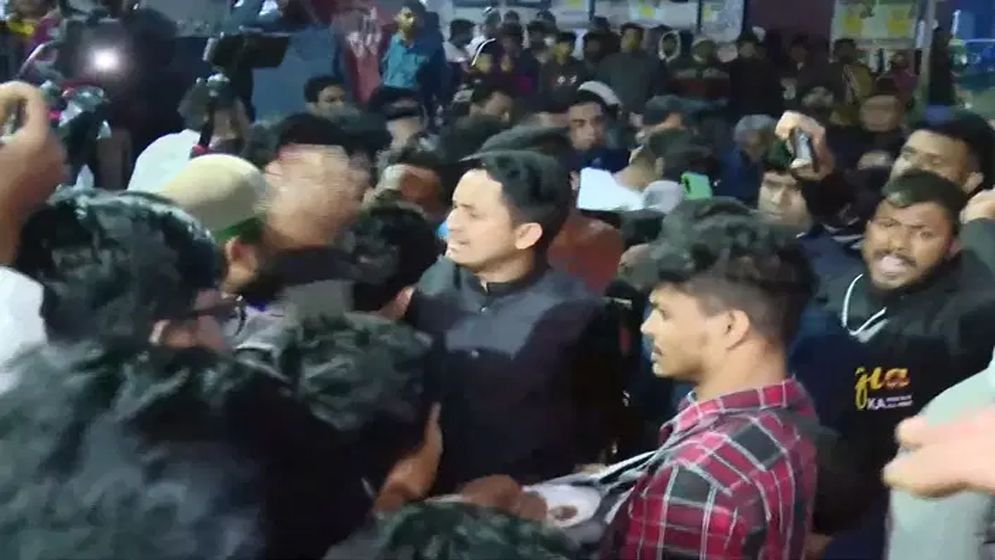 অভ্যুত্থানে আহতদের বিএসএমএমইউ পরিচালকের পদত্যাগ দাবি