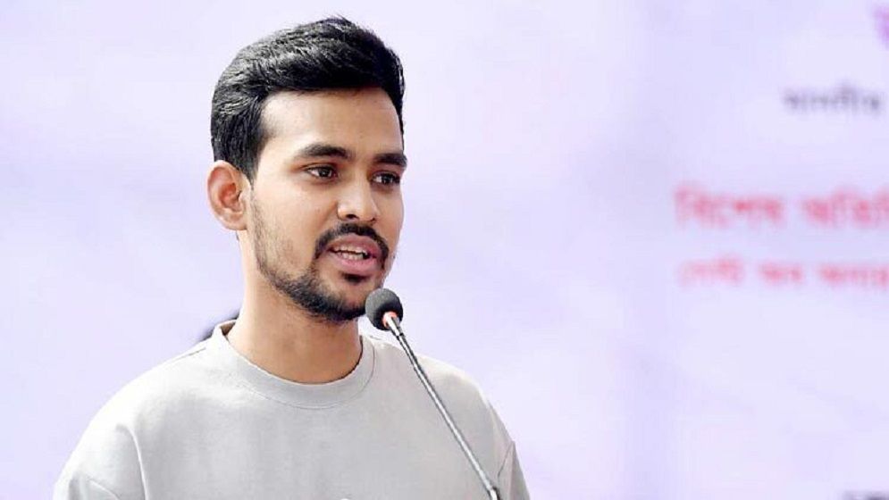 উপদেষ্টারা রাজনীতি করলে অন্তর্বর্তী সরকার থেকে বের হয়েই করবেন: আসিফ মাহমুদ