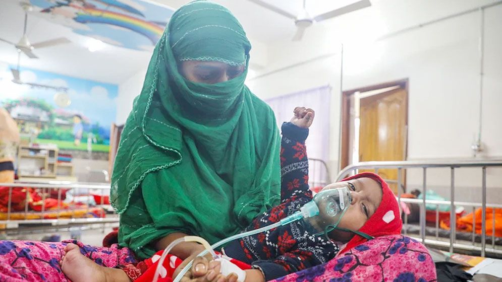 ঠান্ডায় ভিড় বাড়ছে শিশু হাসপাতালে