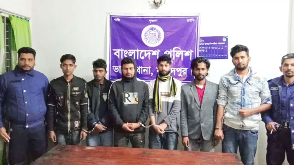 টিকটক বানানোর প্রলোভন দেখিয়ে তরুণীকে সংঘবদ্ধ ধর্ষণ