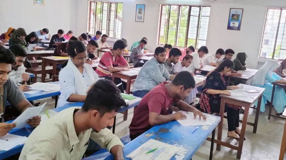 সাত কলেজের পরীক্ষা চলবে