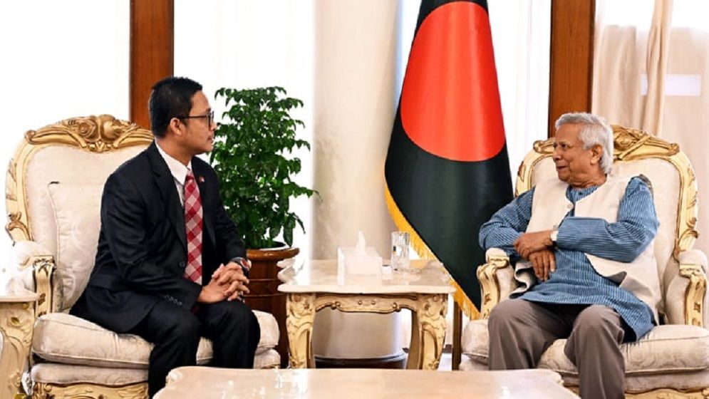 বাংলাদেশি শ্রমিকদের জন্য মালয়েশিয়ার মাল্টিপল-এন্ট্রি ভিসা প্রদানের আহ্বান প্রধান উপদেষ্টার