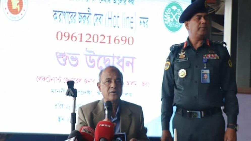 কারাগারে হটলাইন চালু,বন্দিদের তথ্য জানতে পারবেন স্বজনরা