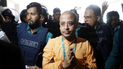 চিন্ময় কৃষ্ণের পক্ষে ১১ আইনজীবী, আদালতে কঠোর নিরাপত্তা