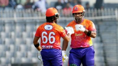 খুলনার বিপক্ষে টস হেরে ব্যাটিংয়ে রাজশাহী