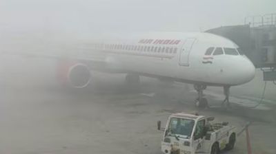 ঘন কুয়াশায় দিল্লিতে বিমানের ফ্লাইট বাতিল, ভোগান্তিতে যাত্রীরা