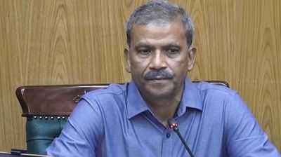ছাত্রনেতারা সরকারে থেকে রাজনৈতিক দলে যোগ দেবে না: আইন উপদেষ্টা