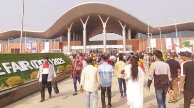 শেষ মুহূর্তে জমজমাট বাণিজ্য মেলা