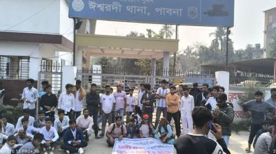 ঈশ্বরদীতে বৈষম্যবিরোধী ছাত্র আন্দোলনের সমন্বয়কের ওপর হামলা, শিক্ষার্থীদের বিক্ষোভ 