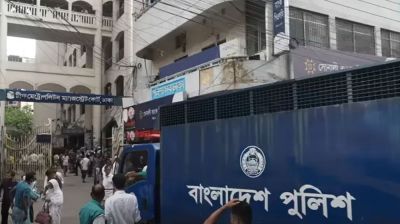 ঢালাও মামলা বাণিজ্যের অভিযোগ, সামলাতে কী করছে অন্তর্বর্তী সরকার?