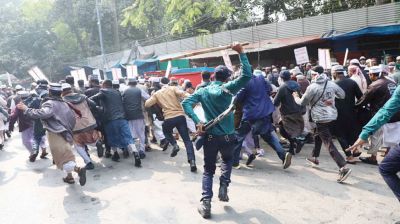 আন্দোলনকারীদের হটাতে লাঠিপেটা নয়, অনুরোধ করবে পুলিশ