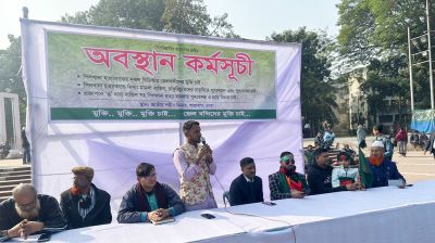 তিন দফা দাবিতে শহীদ মিনারে বিডিআর সদস্যদের অবস্থান  
