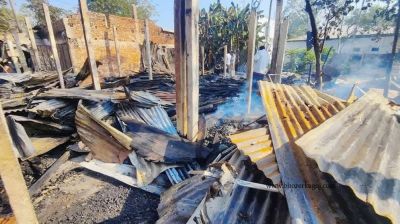 লোহাগাড়ায় আগুনে পুড়ে ১৯ দোকান ছাই