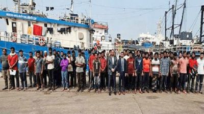 আটক থাকা ৯০ বাংলাদেশি জেলে-নাবিক দেশে ফিরলেন