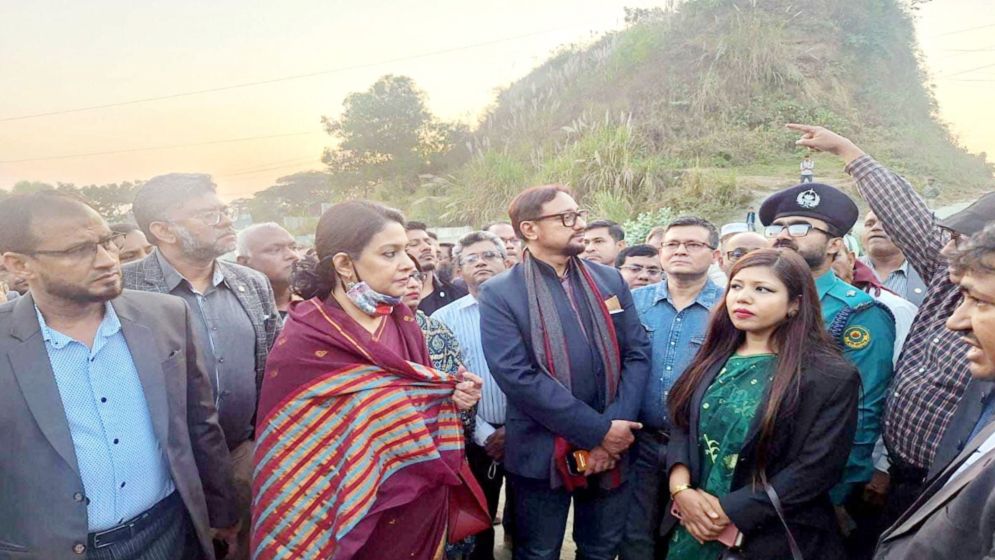 অবৈধভাবে পাহাড়ে বসবাসকারীদের ‘কঠোর বার্তা’ পরিবেশ উপদেষ্টার