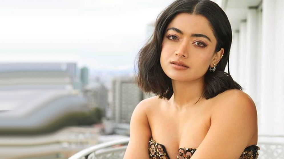 ‘ছাভা’ ছবিতে রাশমিকার নজরকাড়া লুক প্রকাশ