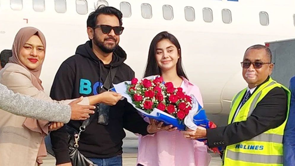 দেশ ছাড়লেন তাহসান-রোজা