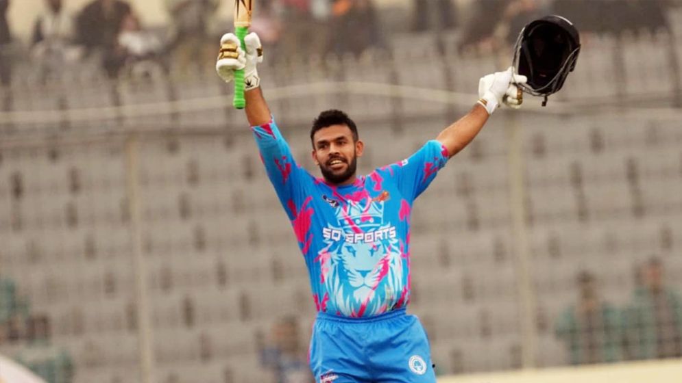 এবারের বিপিএলে প্রথম সেঞ্চুরি করলেন উসমান খান