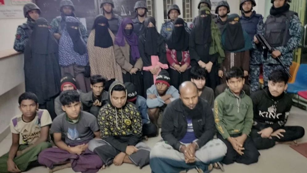 মালয়েশিয়া যাওয়ার পথে বাংলাদেশিসহ ১৯ রোহিঙ্গা আটক