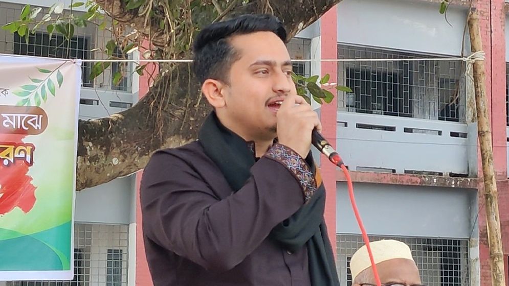 নির্বাচনে অংশ নেয়ার ইঙ্গিত সারজিসের