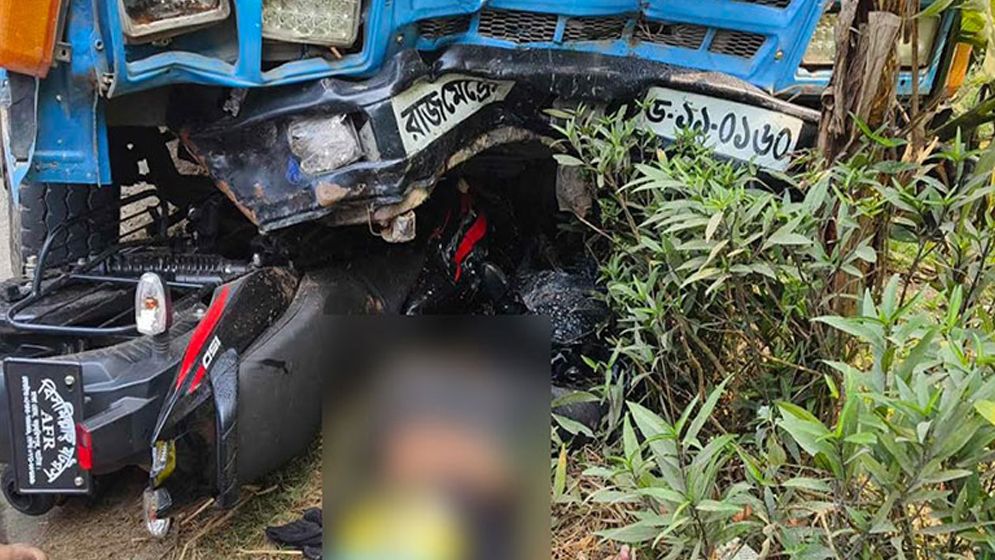 ট্রাকচাপায় মোটরসাইকেলের ৩ আরোহী নিহত
