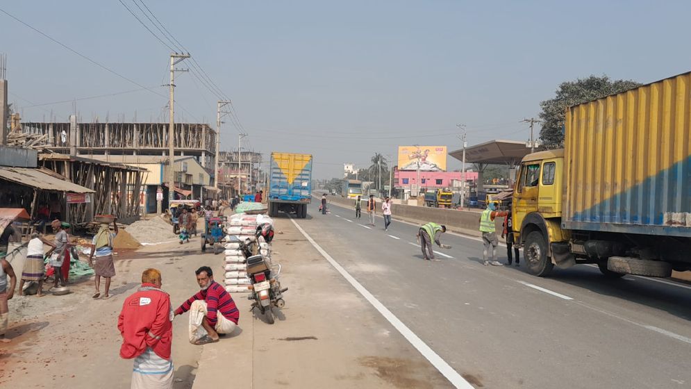 অধিগ্রহণের খবর শুনে ইমারত নির্মাণের হিড়িক 