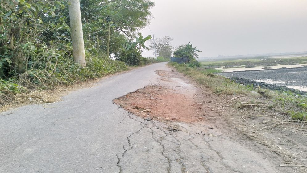 মেঘনায় চন্দনপুর-বৈদ্যনাথপুর সড়কে চরম ভোগান্তি