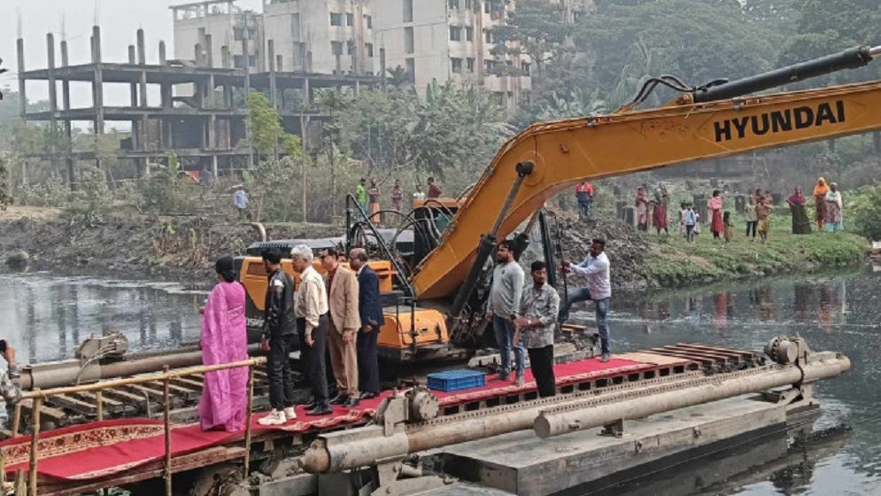 লাল গালিচায় খাল খনন উদ্বোধন তিন উপদেষ্টার
