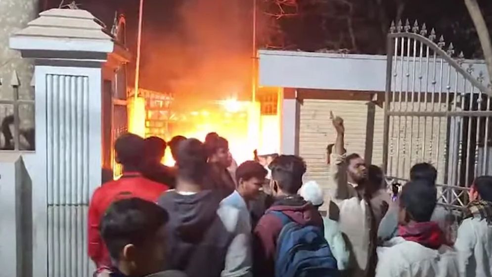 সাবেক রাষ্ট্রপতি আবদুল হামিদের বাড়িতে ভাঙচুর, আগুন