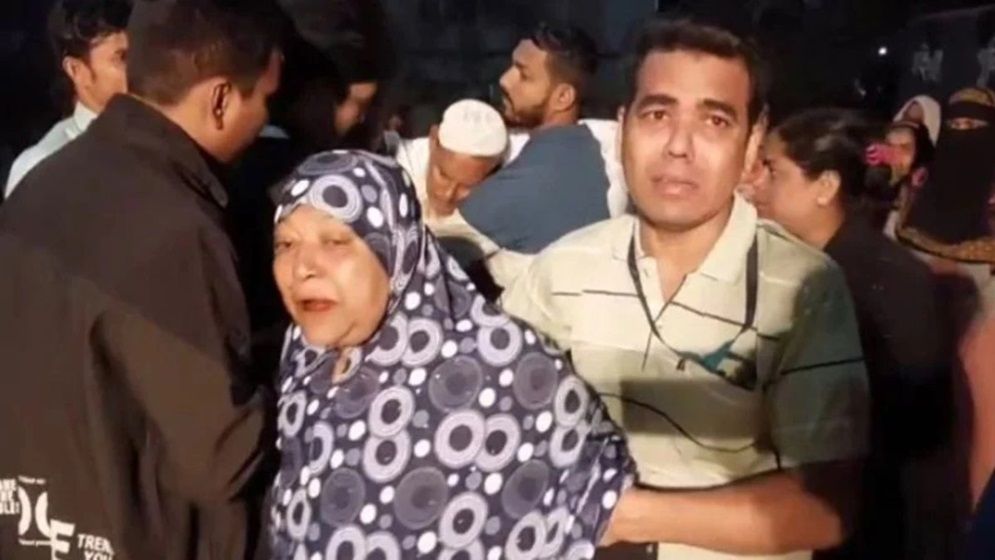 সোনারগাঁয়ে বাসচাপায় অটোরিকশার যাত্রী মা-ছেলেসহ নিহত ৩