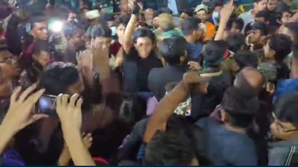 যমুনার অভিমুখে পুলিশের বাধার মুখে আহতরা