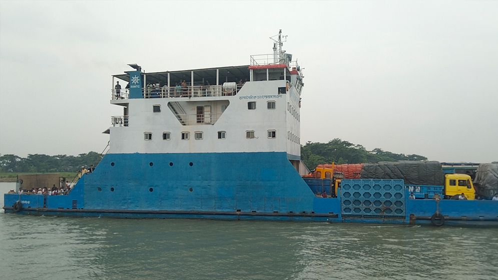 দৌলতদিয়া-পাটুরিয়া নৌরুটে ফেরি চলাচল শুরু