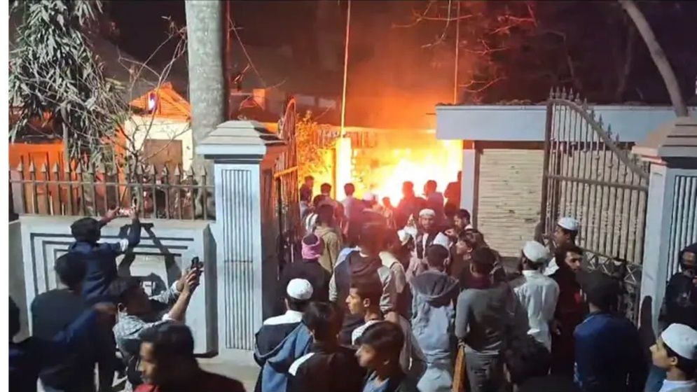 সাবেক রাষ্ট্রপতি আবদুল হামিদের বাড়িতে হামলা
