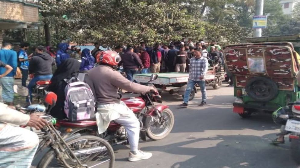 পাবনা বিজ্ঞান ও প্রযুক্তি বিশ্ববিদ্যালয়ের বাস চাপায় পথচারী নিহত