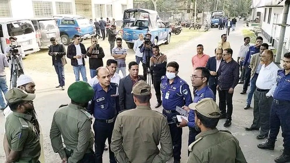 কুষ্টিয়া পানি উন্নয়ন বোর্ড কার্যালয় লক্ষ্য করে দুর্বৃত্তের গুলি