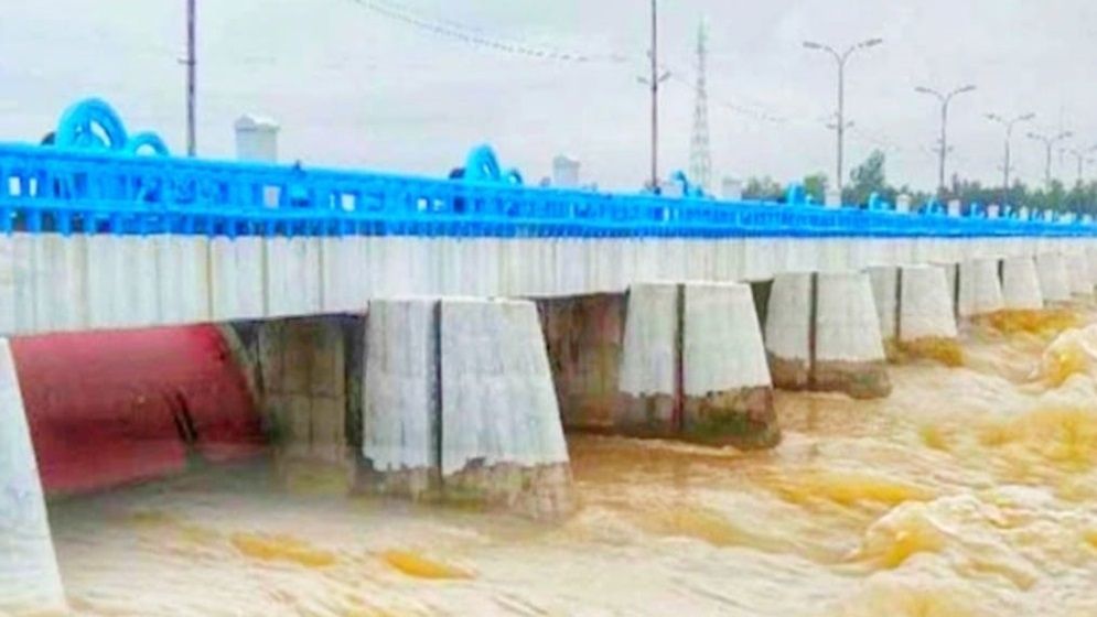 খরা মৌসুমে তিস্তায় পানি বৃদ্ধি, ফসল নষ্টের আশংকায় কৃষক